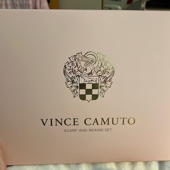 New VINCE CAMUTO SCARF AND BEANIE SET - Picture 2 of 4